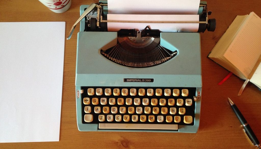 L'Accènto 109 - L'Accènto: riflessioni contemporanee - macchina da scrivere