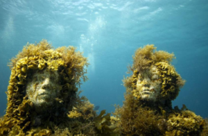 Statue sommerse ricoperte dalla alghe - Maremma Toscana
