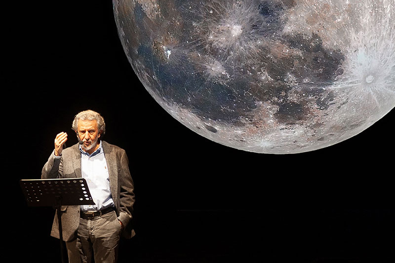 Odifreddi sul palco per Einstein: il grande racconto dell'astronomia