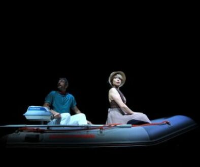 Euridice Axen e Giuseppe Zeno in Travolti da un insolito destino nell’azzurro mare d’agosto