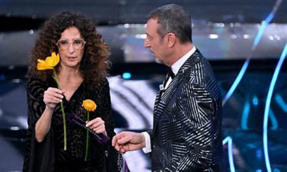 Teresa Mannino e Amadeus - Sanremo 2024 - terza serata