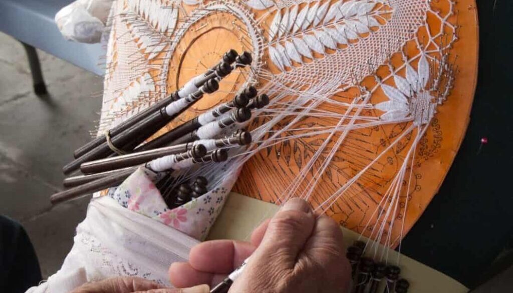 Pizzo di Cantù - tradizionale lavorazione realizzata a fuselli