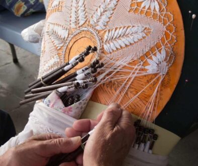 Pizzo di Cantù - tradizionale lavorazione realizzata a fuselli